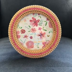 Pink/gold circular 4x4 picture frame